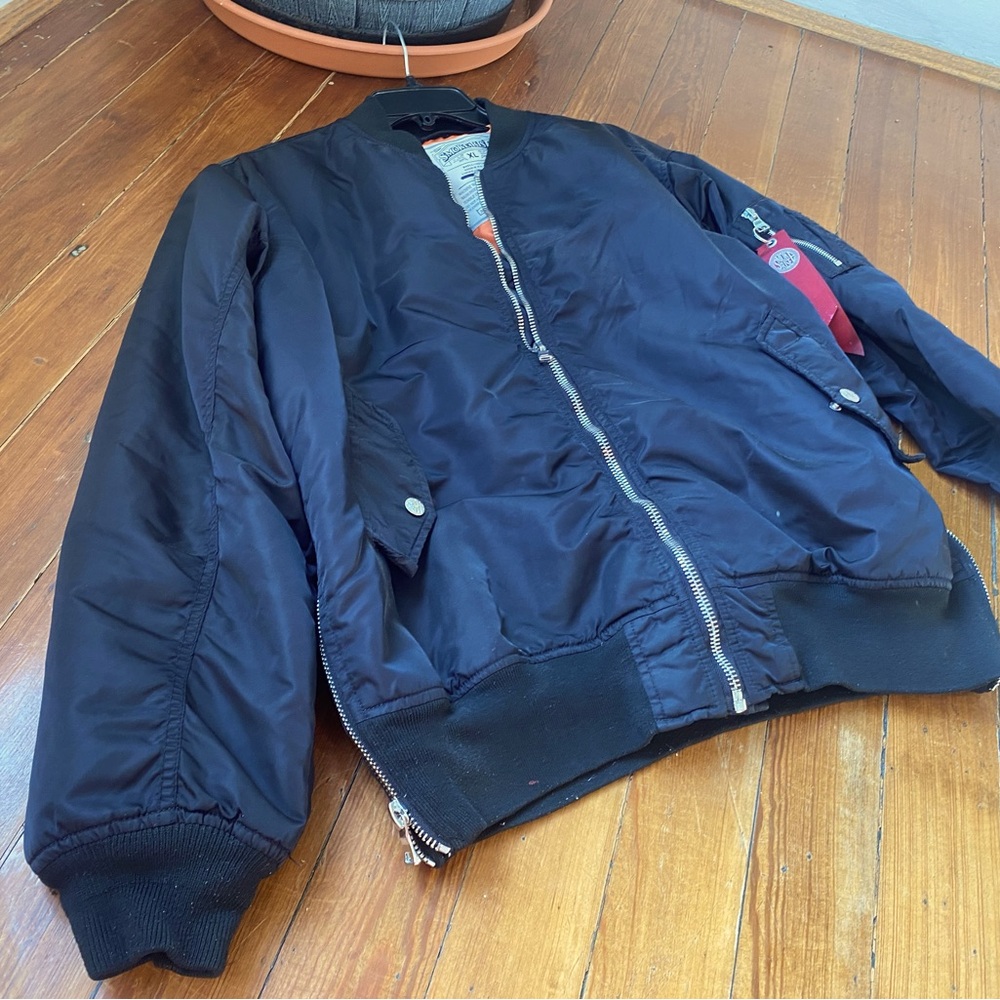 SmokeRise XL bomber jacket

Color : Black/orange